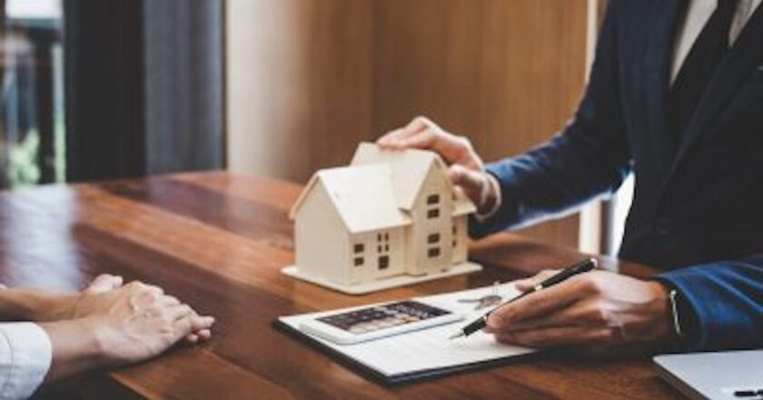 Mortgage applications dropped as rates moved higher last week: MBA