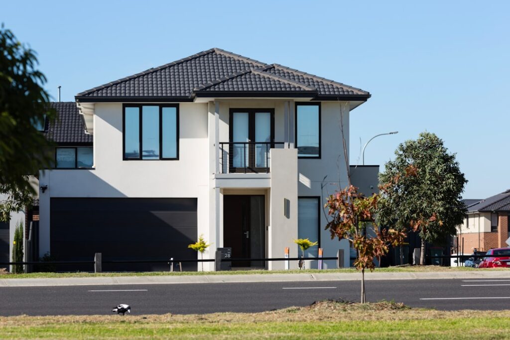Financial Expert’s Breakdown: The True ROI of Hiring a Premium vs. a Budget Roofing Contractor