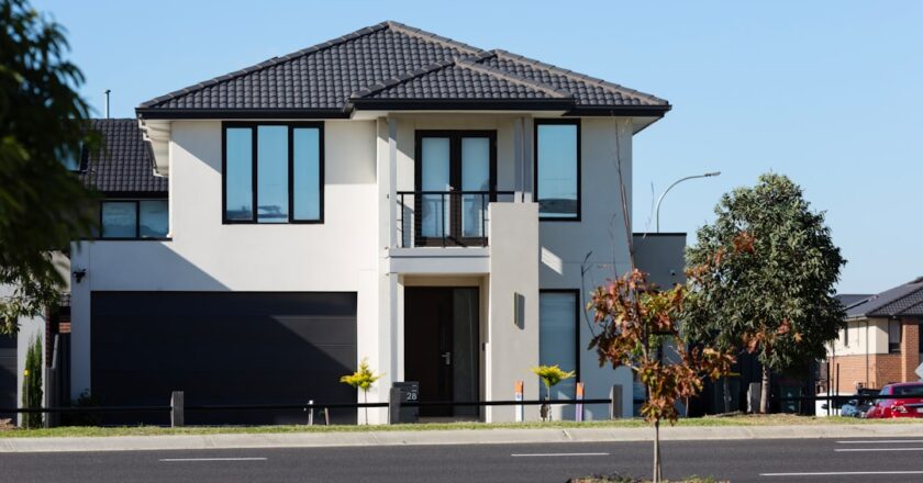 Financial Expert’s Breakdown: The True ROI of Hiring a Premium vs. a Budget Roofing Contractor